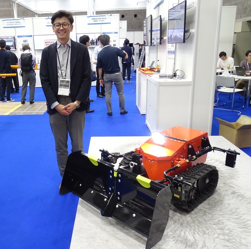 ササキ 駅ホーム向け除雪機 JR西などと共同開発